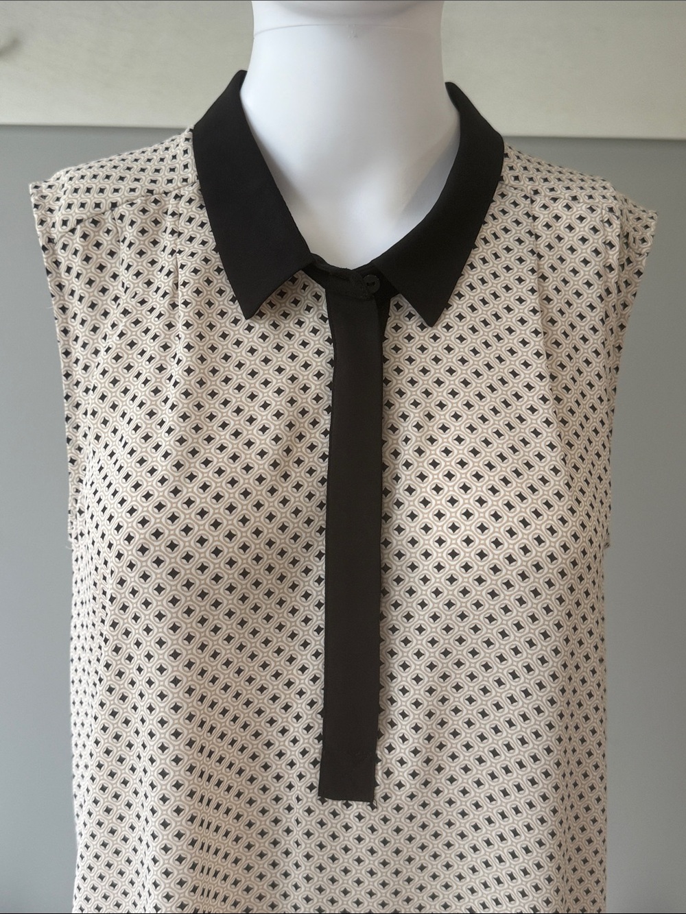 H&M Black, White, Taupe Geometric Dot Black Collar Sleeveless Shirt Sheath Dress - Picture 6 of 7